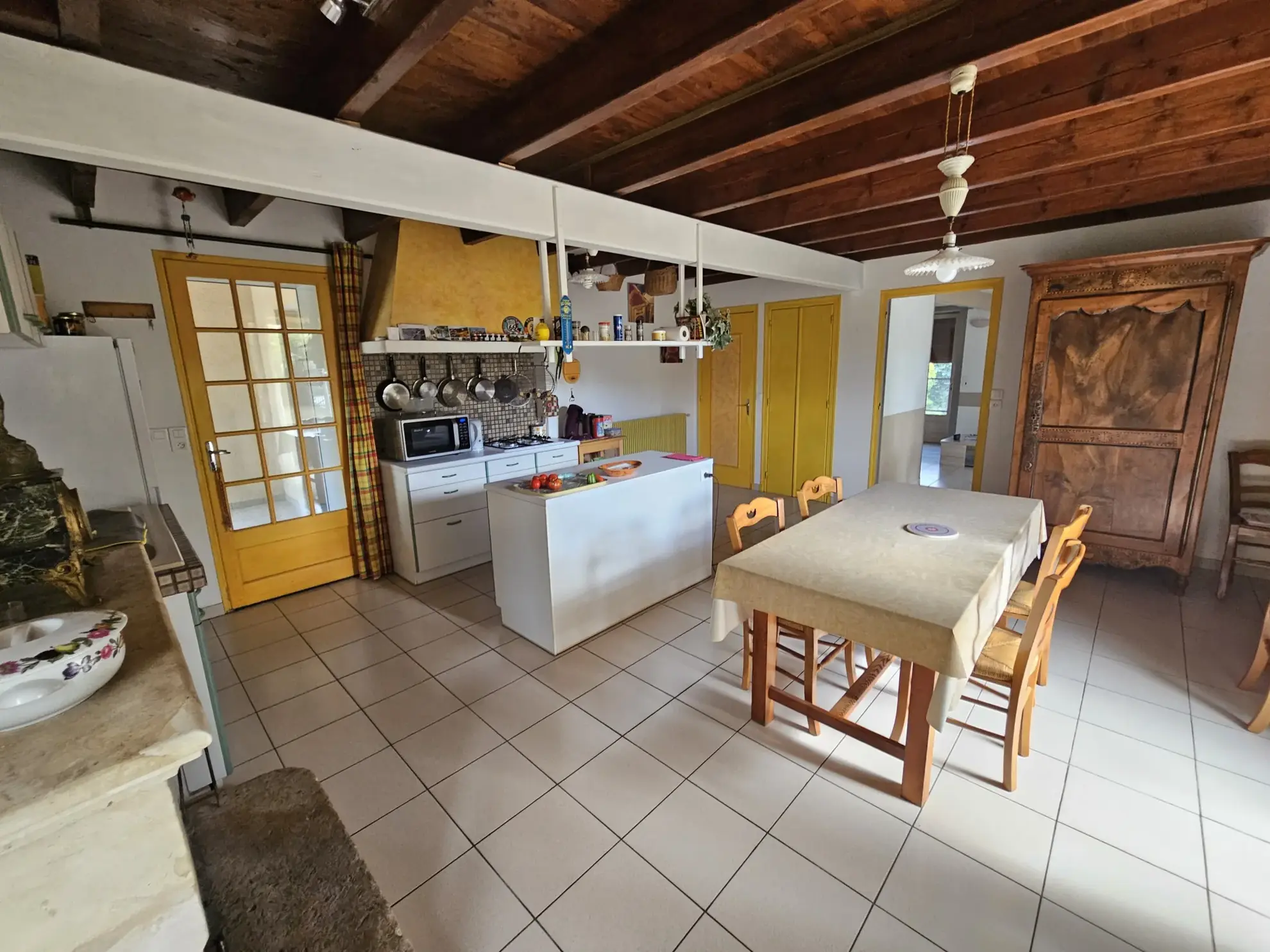 Belle maison en pierre avec vue sur le Marais Poitevin et accès à la conche, 5 chambres, jardin et garage 