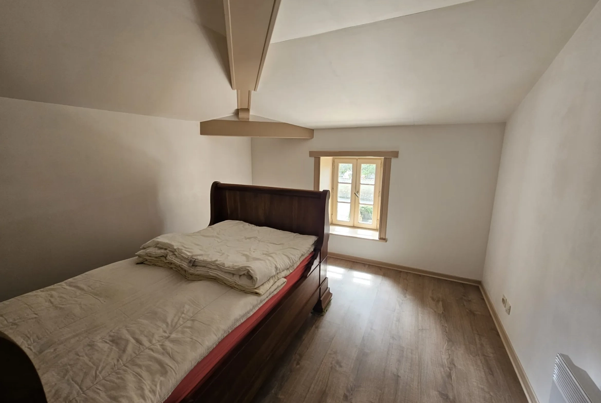 Belle maison en pierre avec vue sur le Marais Poitevin et accès à la conche, 5 chambres, jardin et garage 