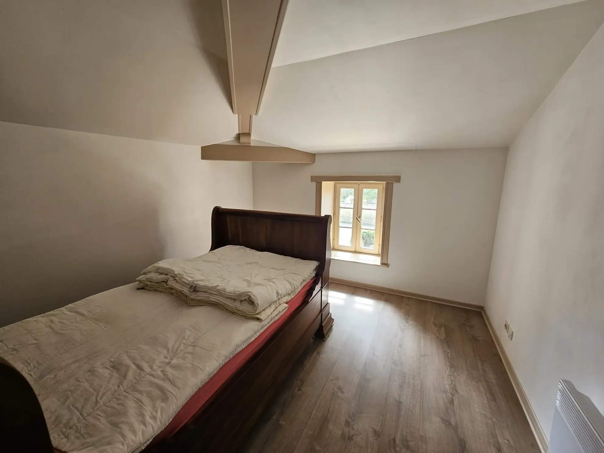 Belle maison en pierre avec vue sur le Marais Poitevin et accès à la conche, 5 chambres, jardin et garage 