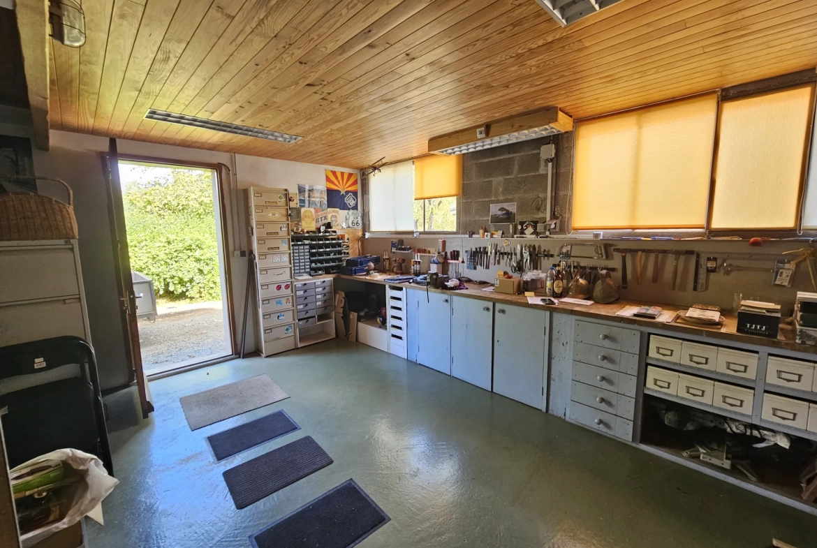 Belle maison en pierre avec vue sur le Marais Poitevin et accès à la conche, 5 chambres, jardin et garage 