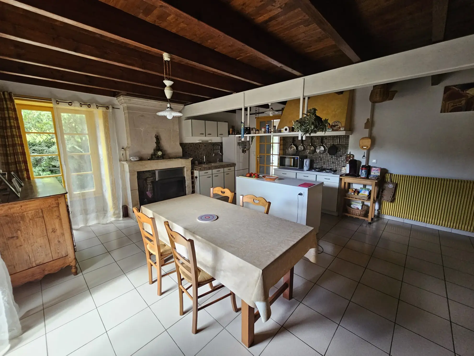 Belle maison en pierre avec vue sur le Marais Poitevin et accès à la conche, 5 chambres, jardin et garage 