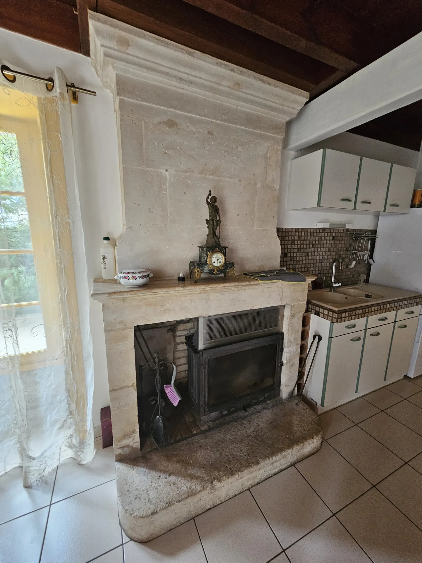 Belle maison en pierre avec vue sur le Marais Poitevin et accès à la conche, 5 chambres, jardin et garage 