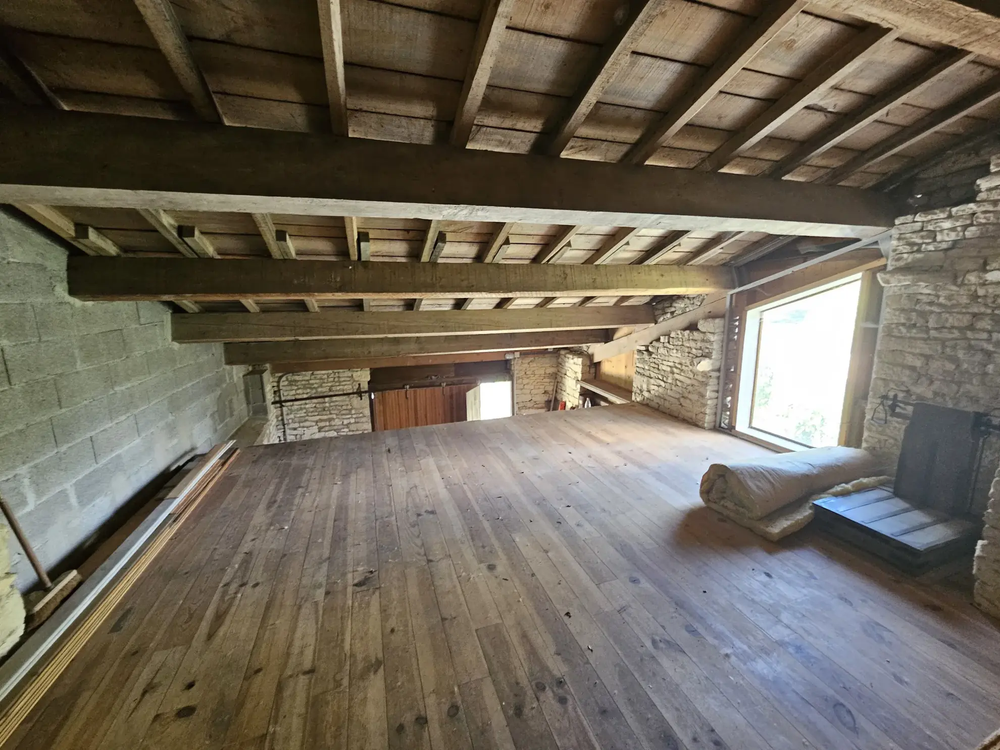 Belle maison en pierre avec vue sur le Marais Poitevin et accès à la conche, 5 chambres, jardin et garage 