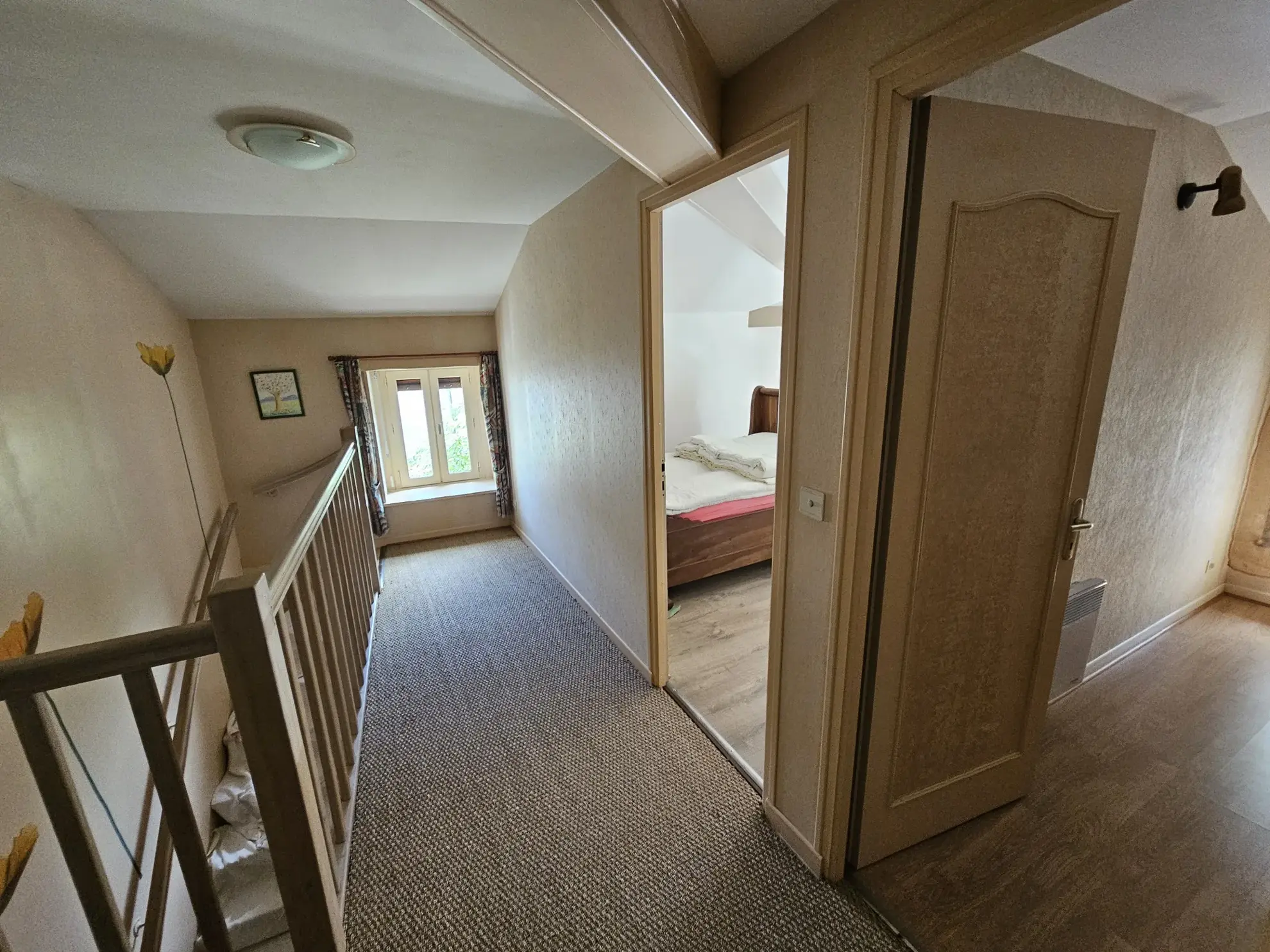 Belle maison en pierre avec vue sur le Marais Poitevin et accès à la conche, 5 chambres, jardin et garage 