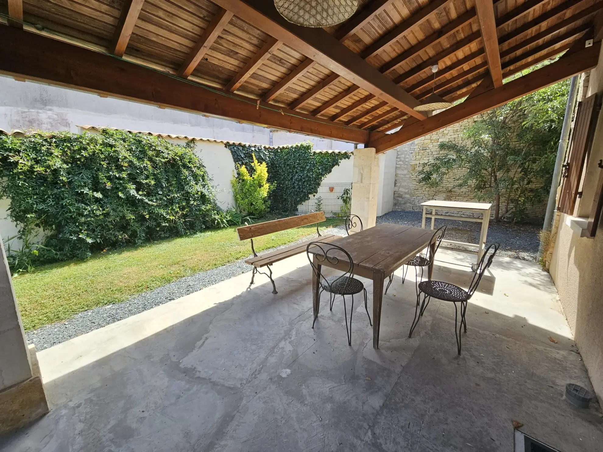 Belle maison en pierre avec vue sur le Marais Poitevin et accès à la conche, 5 chambres, jardin et garage 