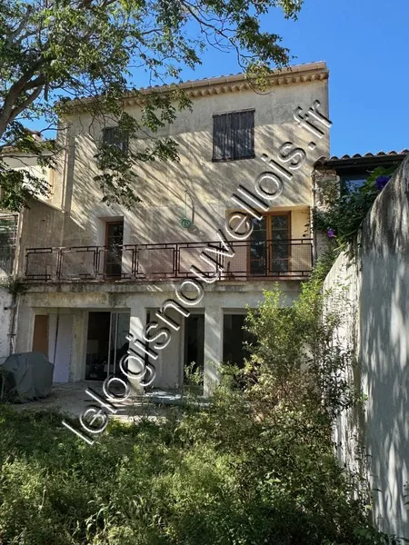 Maison de village rénovée de 145 m² avec jardin et combles aménageables à Sigean 