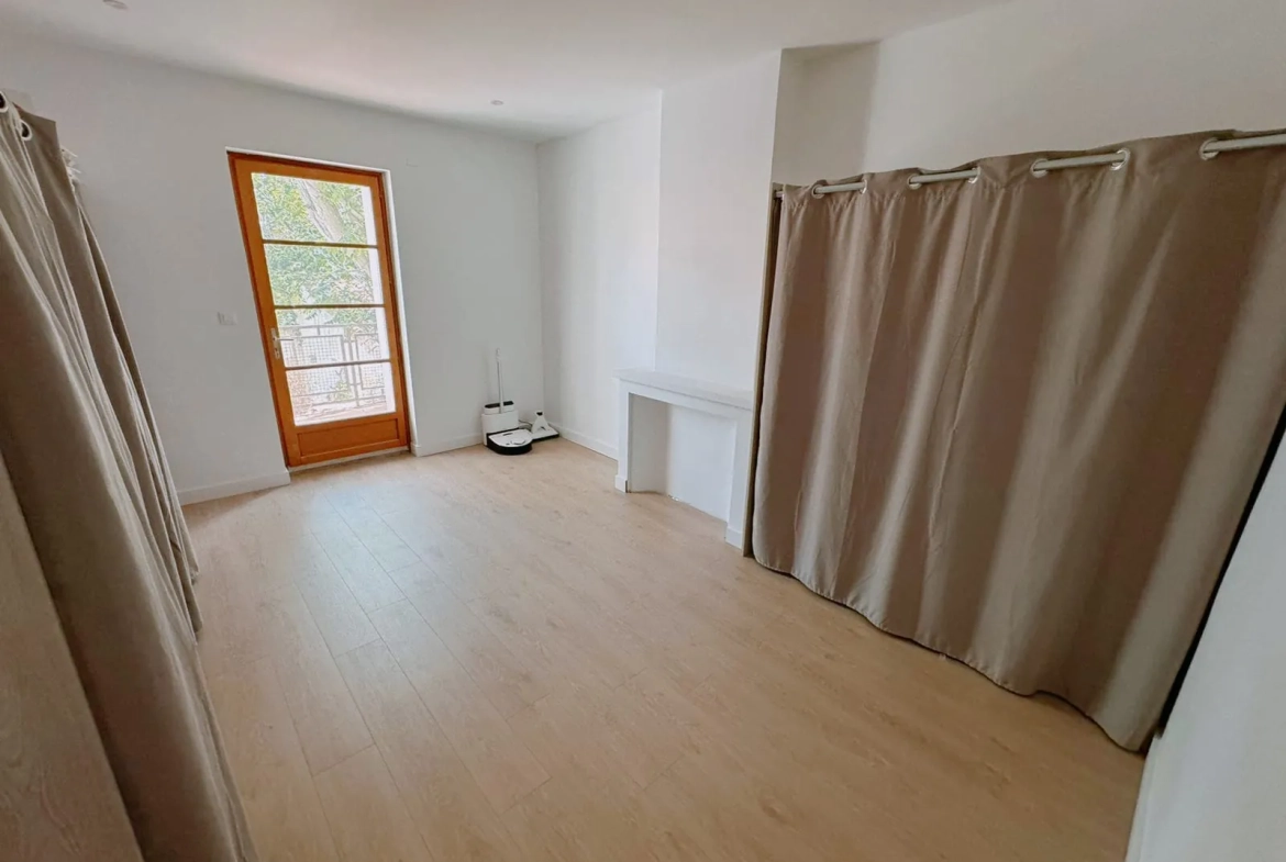 Maison de village rénovée de 145 m² avec jardin et combles aménageables à Sigean 