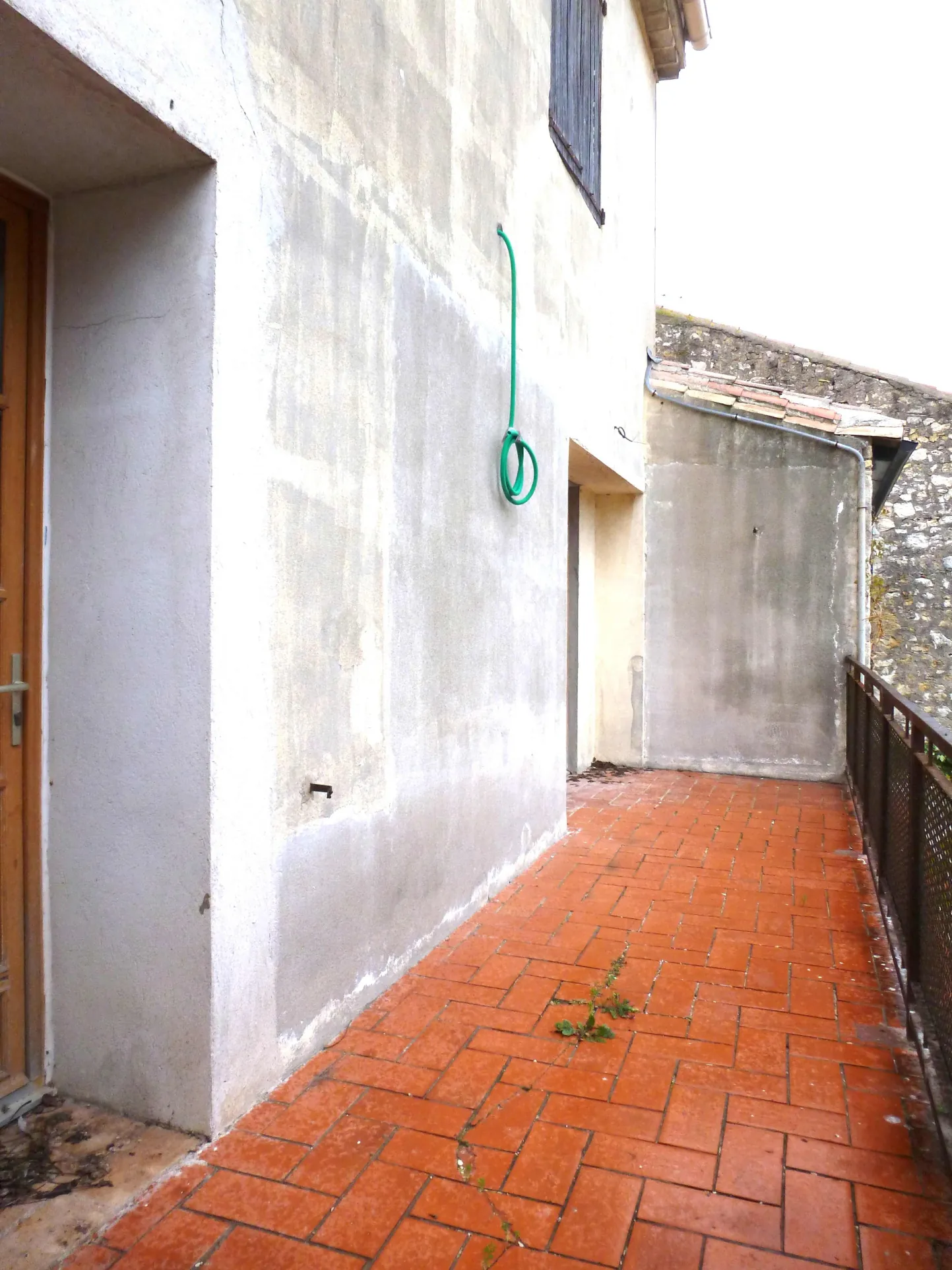 Maison de village rénovée de 145 m² avec jardin et combles aménageables à Sigean 