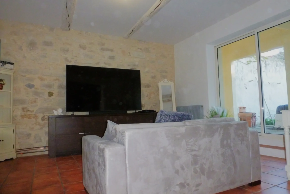 Maison de village rénovée de 145 m² avec jardin et combles aménageables à Sigean 