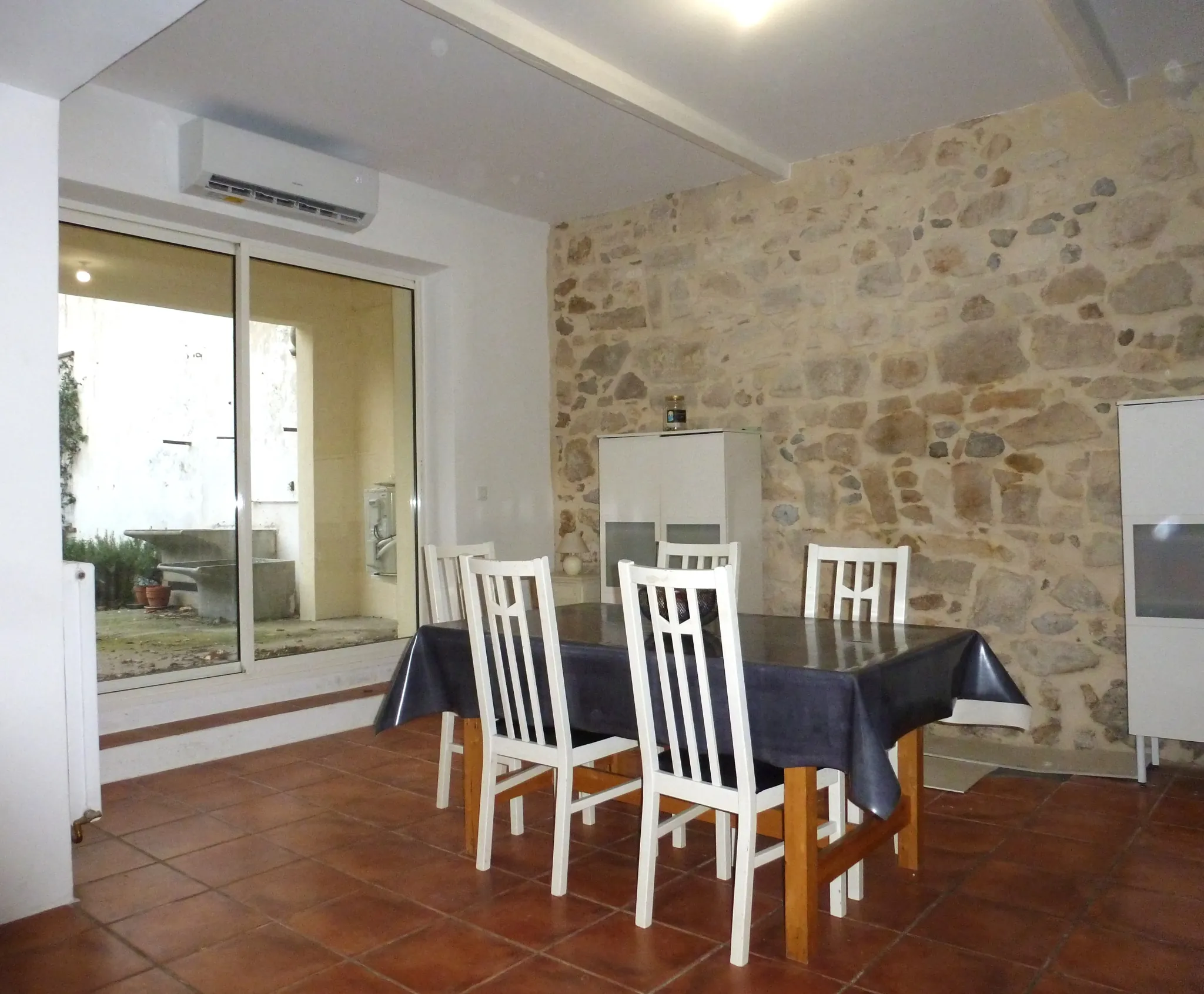 Maison de village rénovée de 145 m² avec jardin et combles aménageables à Sigean 
