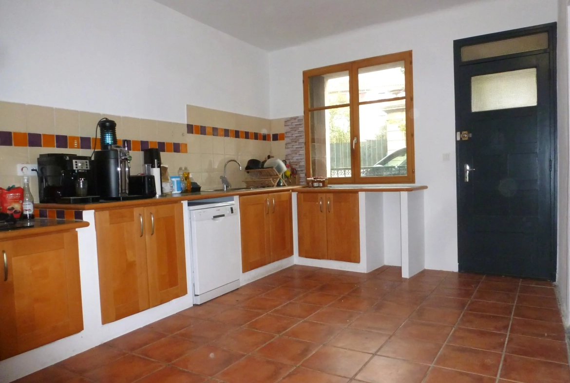 Maison de village rénovée de 145 m² avec jardin et combles aménageables à Sigean 