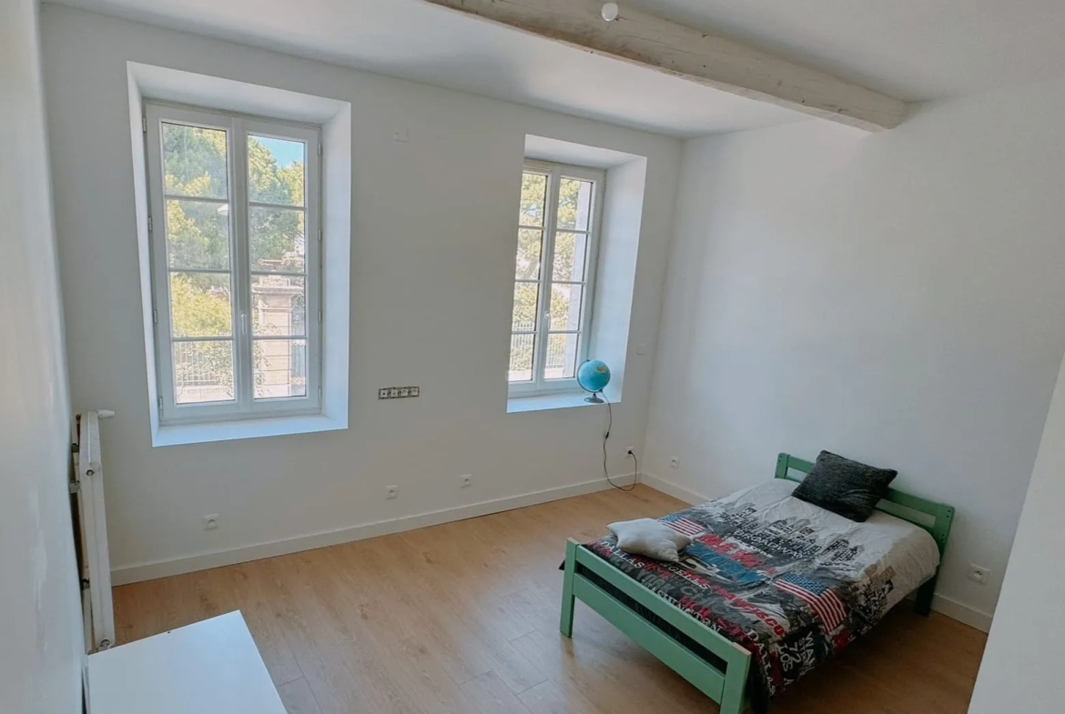 Maison de village rénovée de 145 m² avec jardin et combles aménageables à Sigean 