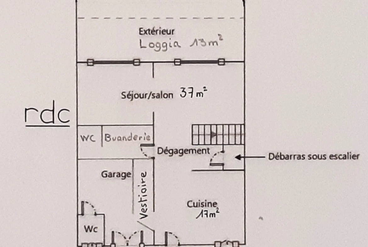 Maison de village rénovée de 145 m² avec jardin et combles aménageables à Sigean 
