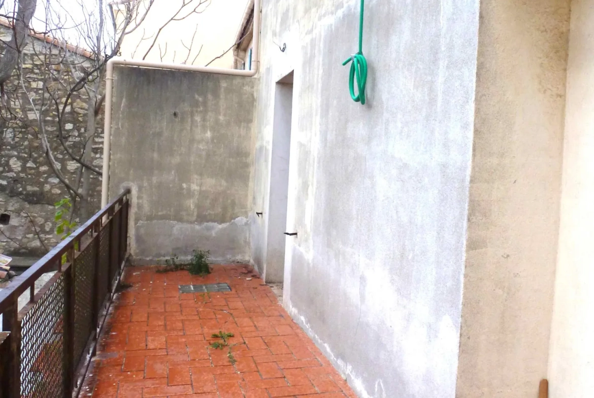 Maison de village rénovée de 145 m² avec jardin et combles aménageables à Sigean 