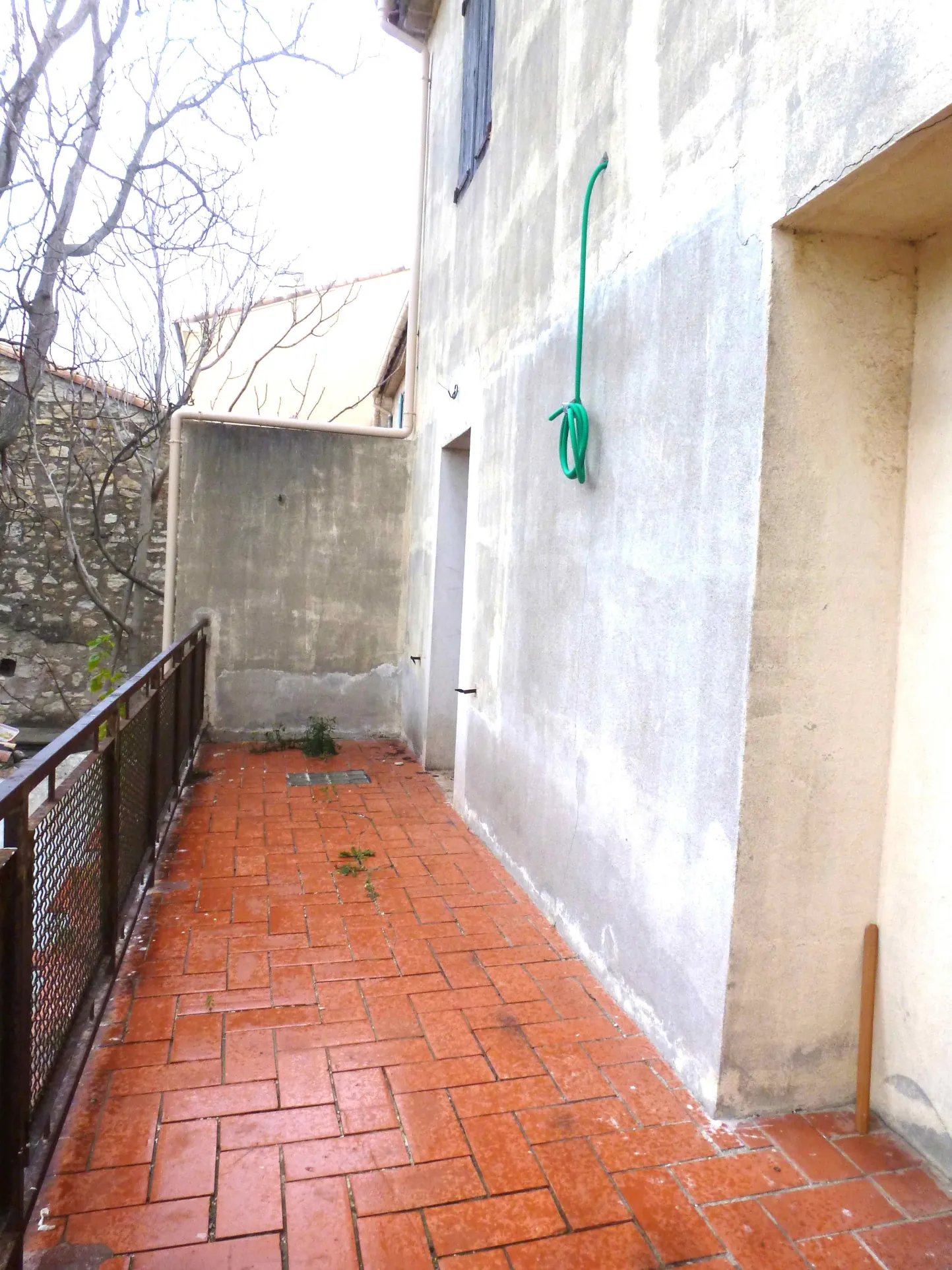 Maison de village rénovée de 145 m² avec jardin et combles aménageables à Sigean 