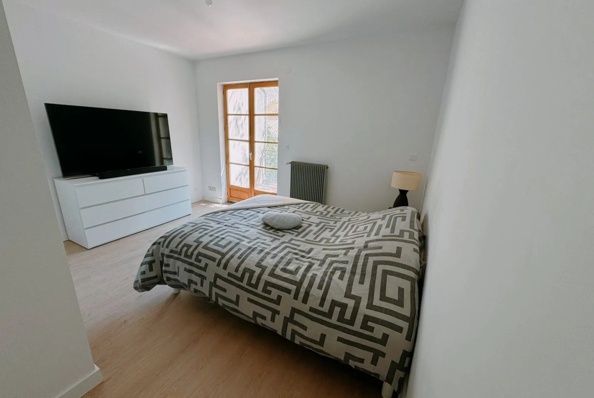 Maison de village rénovée de 145 m² avec jardin et combles aménageables à Sigean 