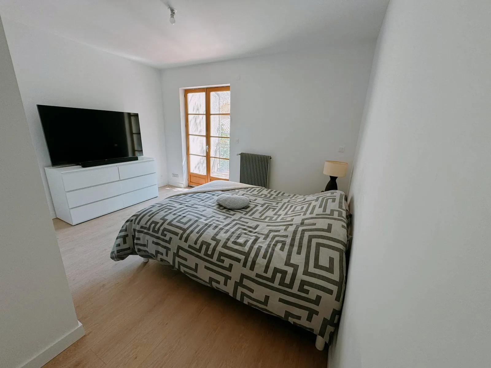 Maison de village rénovée de 145 m² avec jardin et combles aménageables à Sigean 