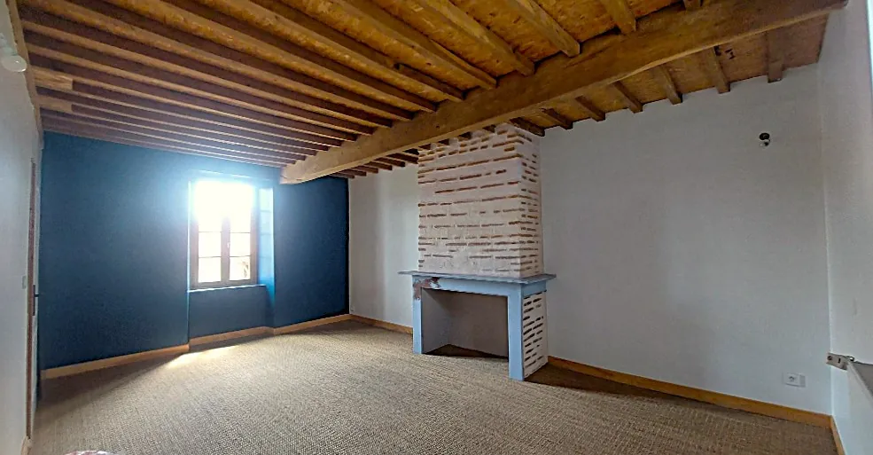 Maison de caractère de 254 m² à Aurensan proche Tarbes avec dépendances 