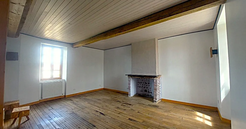 Maison de caractère de 254 m² à Aurensan proche Tarbes avec dépendances 