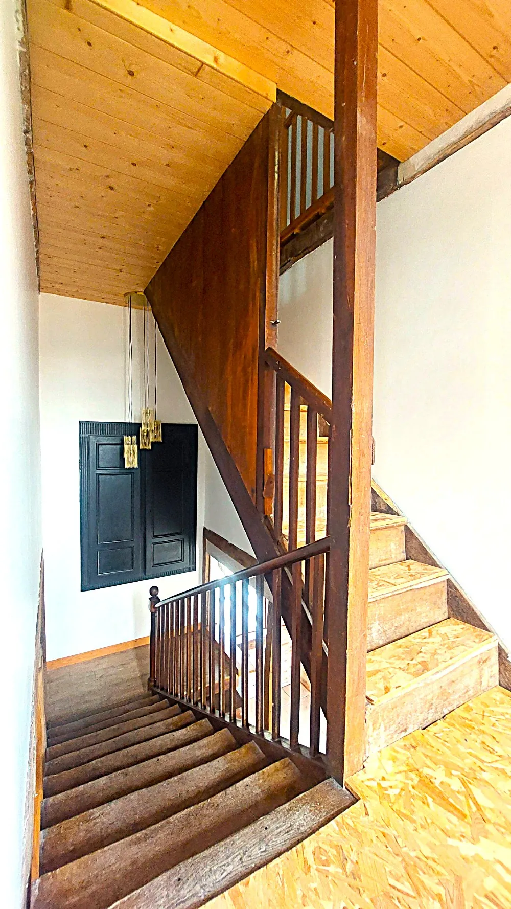 Maison de caractère de 254 m² à Aurensan proche Tarbes avec dépendances 