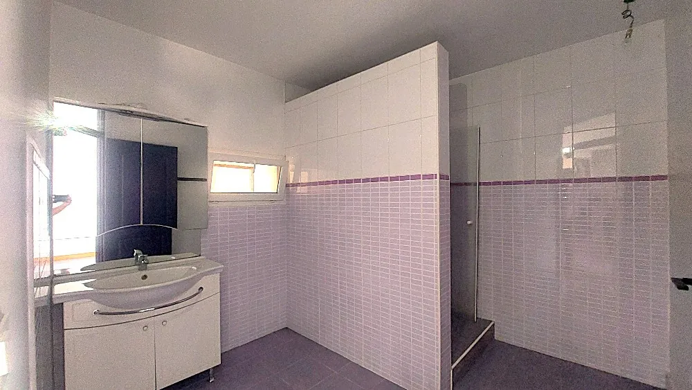 Maison de caractère de 254 m² à Aurensan proche Tarbes avec dépendances 
