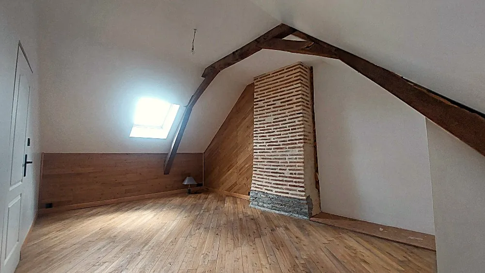 Maison de caractère de 254 m² à Aurensan proche Tarbes avec dépendances 