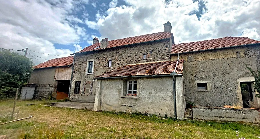 Maison de caractère de 254 m² à Aurensan proche Tarbes avec dépendances 