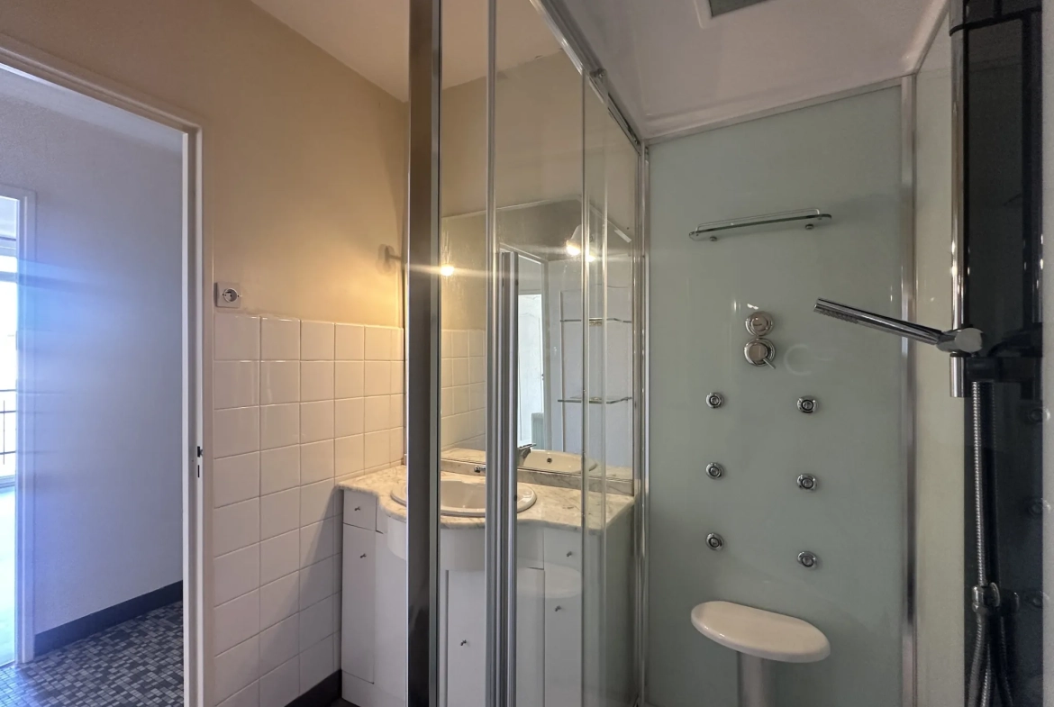 Appartement lumineux de 57 m2 à Loudun avec balcon, cave et garage 