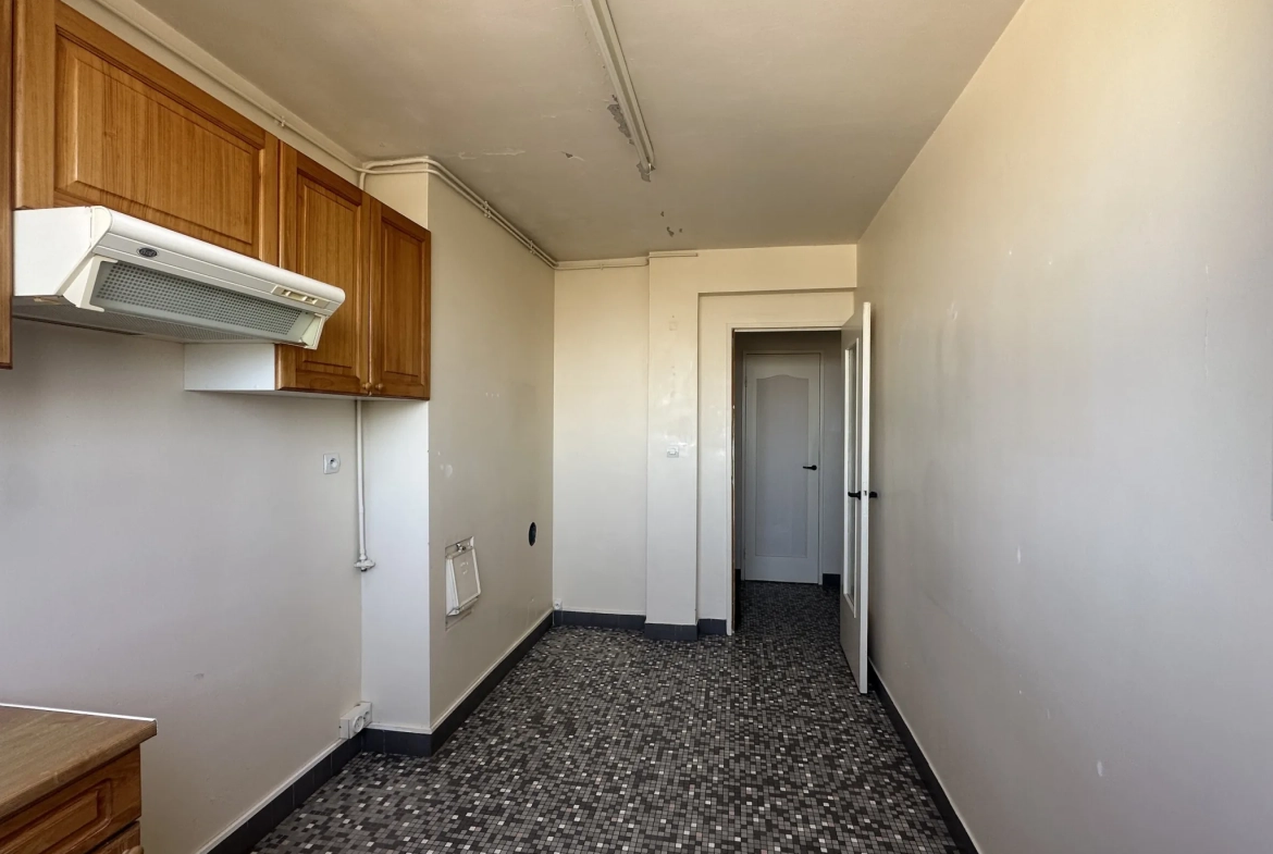 Appartement lumineux de 57 m2 à Loudun avec balcon, cave et garage 