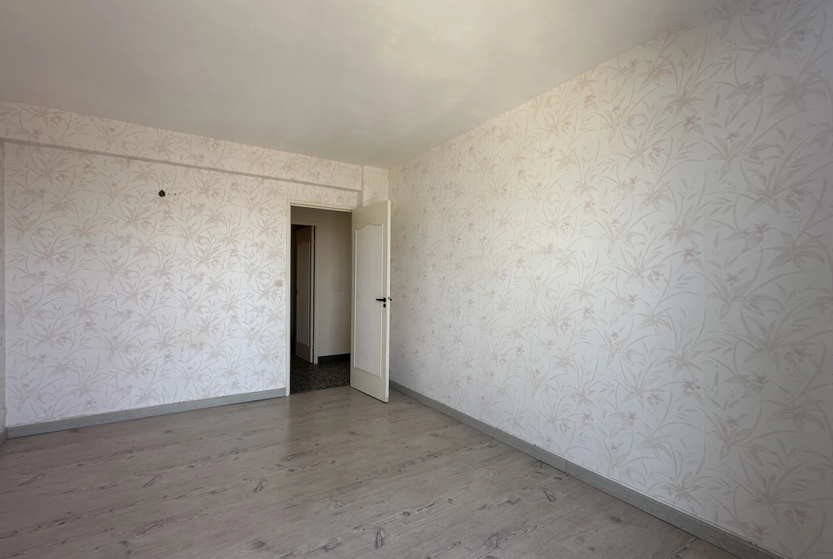 Appartement lumineux de 57 m2 à Loudun avec balcon, cave et garage 