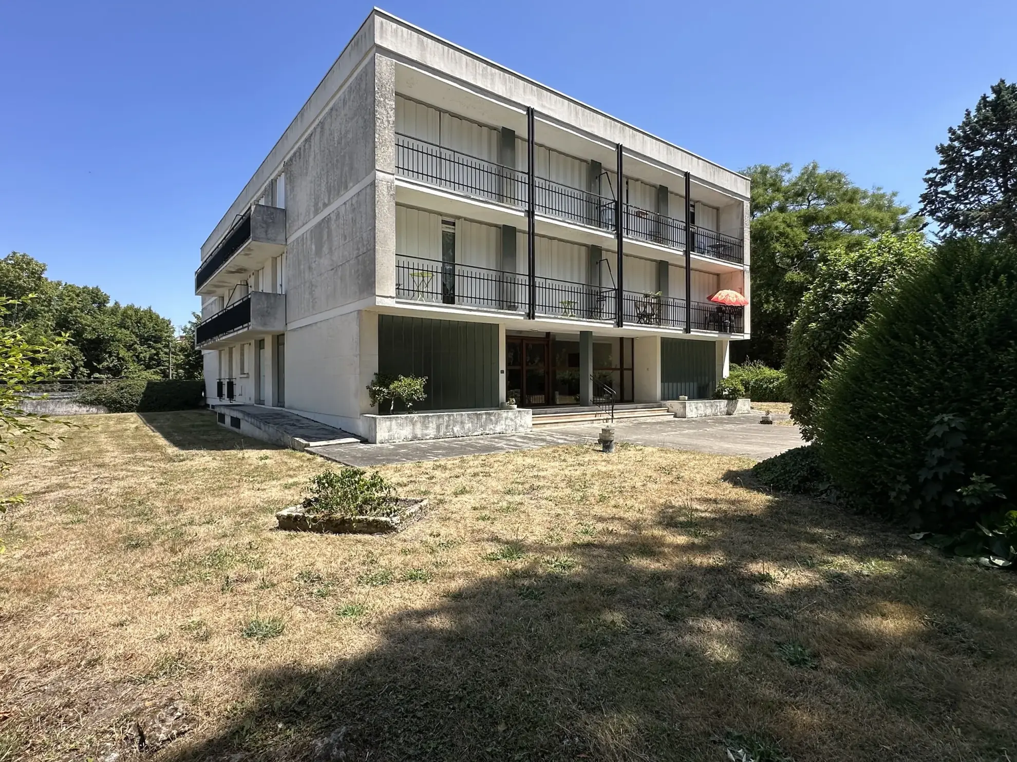 Appartement lumineux de 57 m2 à Loudun avec balcon, cave et garage 