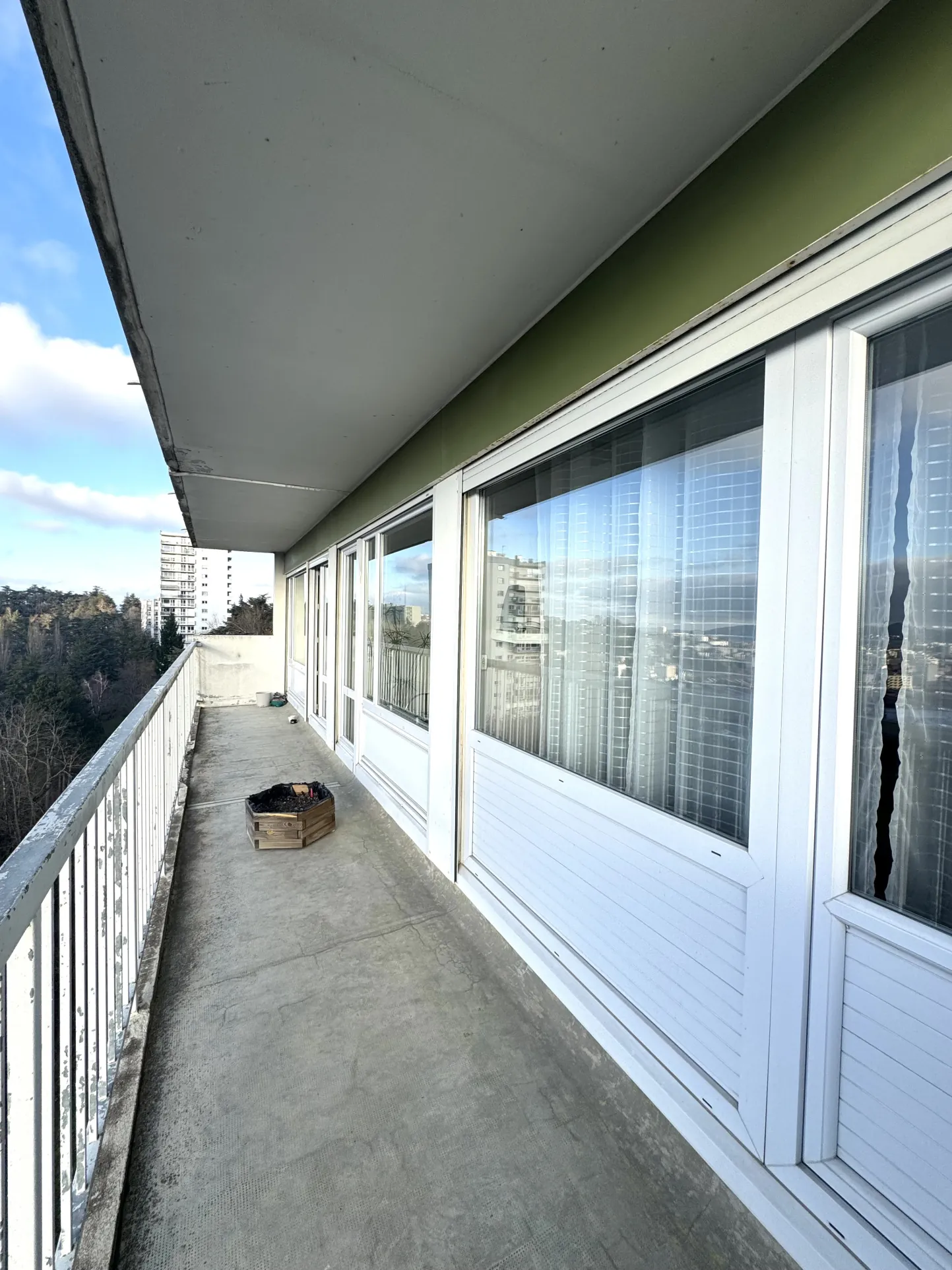 Appartement F5 avec balcon et vue imprenable à Saint-Étienne 