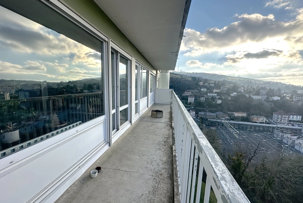 Appartement F5 avec balcon et vue imprenable à Saint-Étienne 