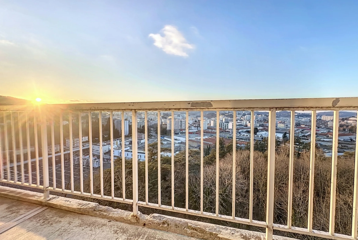 Appartement F5 avec balcon et vue imprenable à Saint-Étienne 