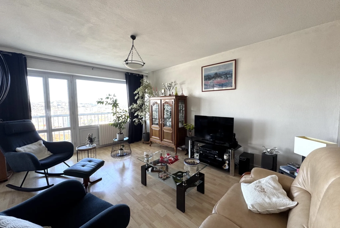 Appartement F5 avec balcon et vue imprenable à Saint-Étienne 