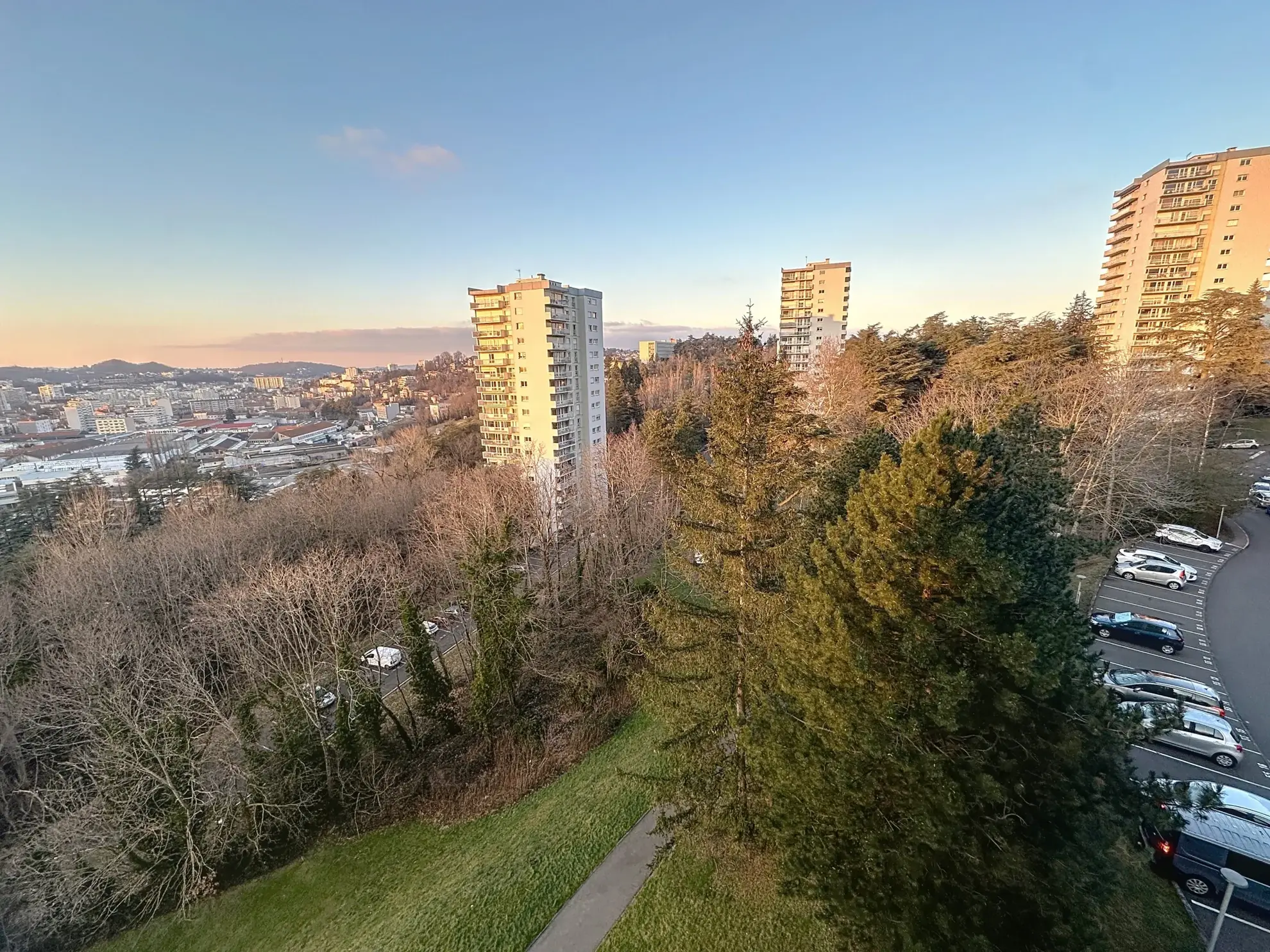 Appartement F5 avec balcon et vue imprenable à Saint-Étienne 