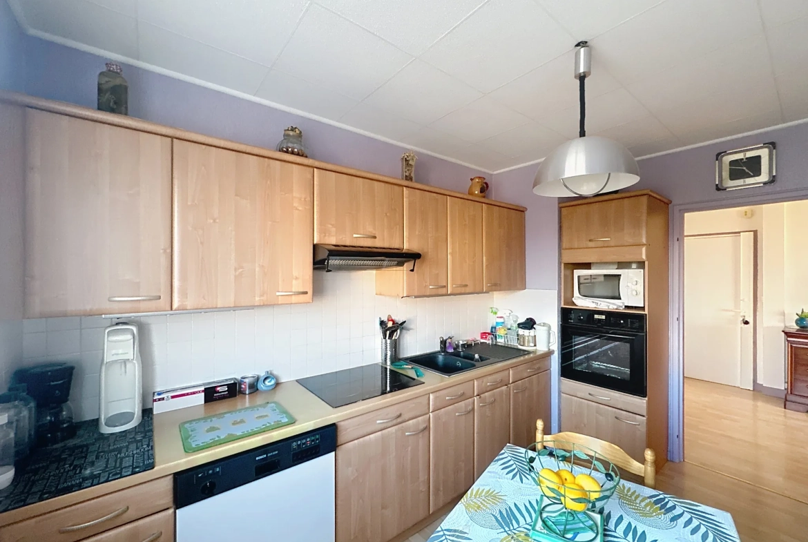Appartement F5 avec balcon et vue imprenable à Saint-Étienne 