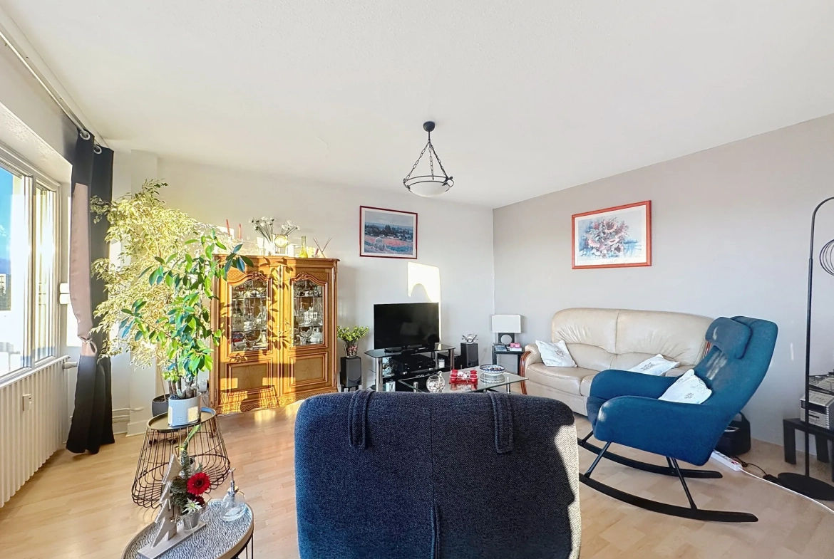 Appartement F5 avec balcon et vue imprenable à Saint-Étienne 