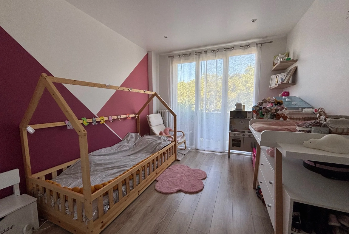 Appartement T4 rénové de 77,01 m² avec balcon à Saint-Étienne 