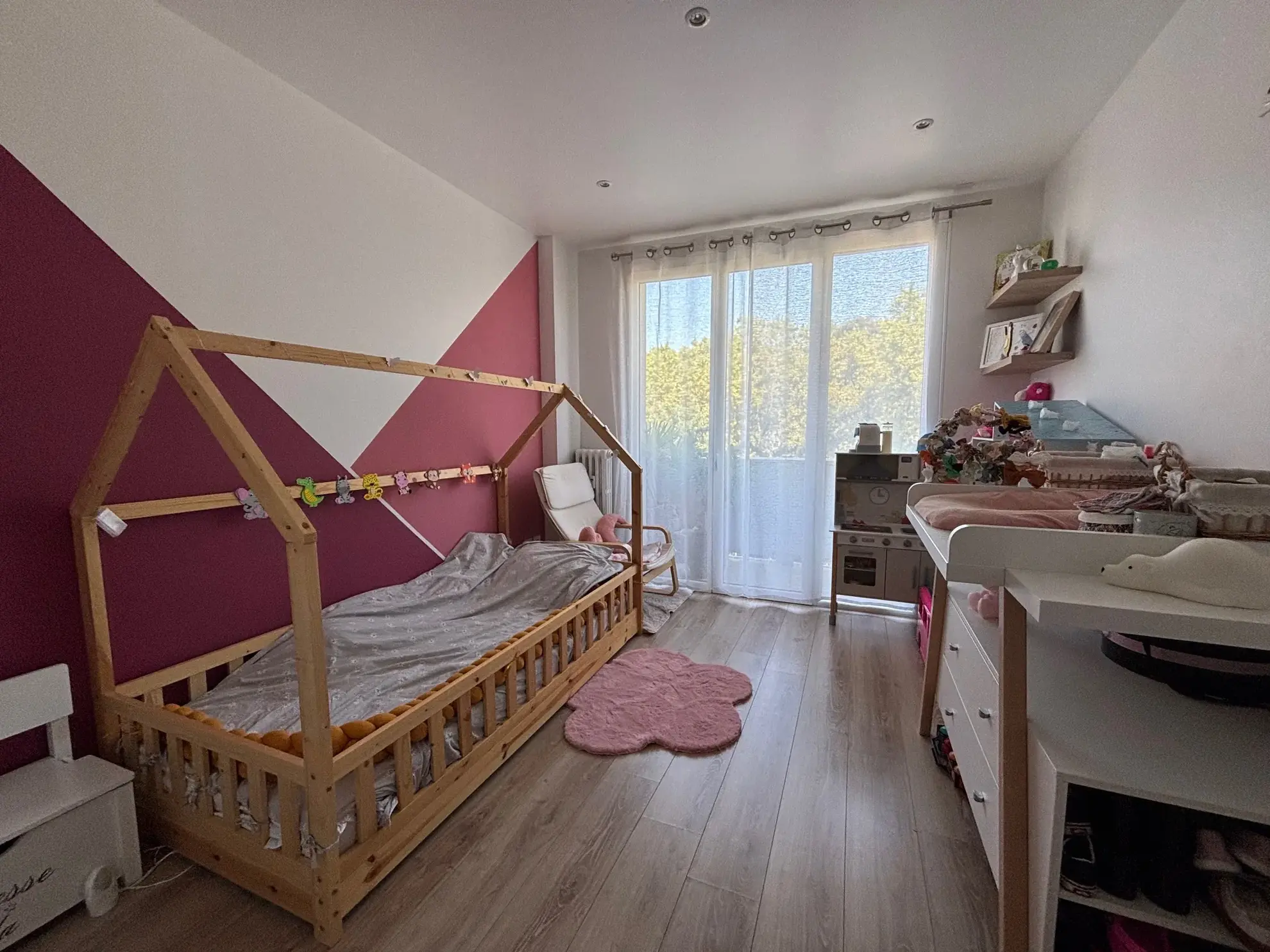 Appartement T4 rénové de 77,01 m² avec balcon à Saint-Étienne 