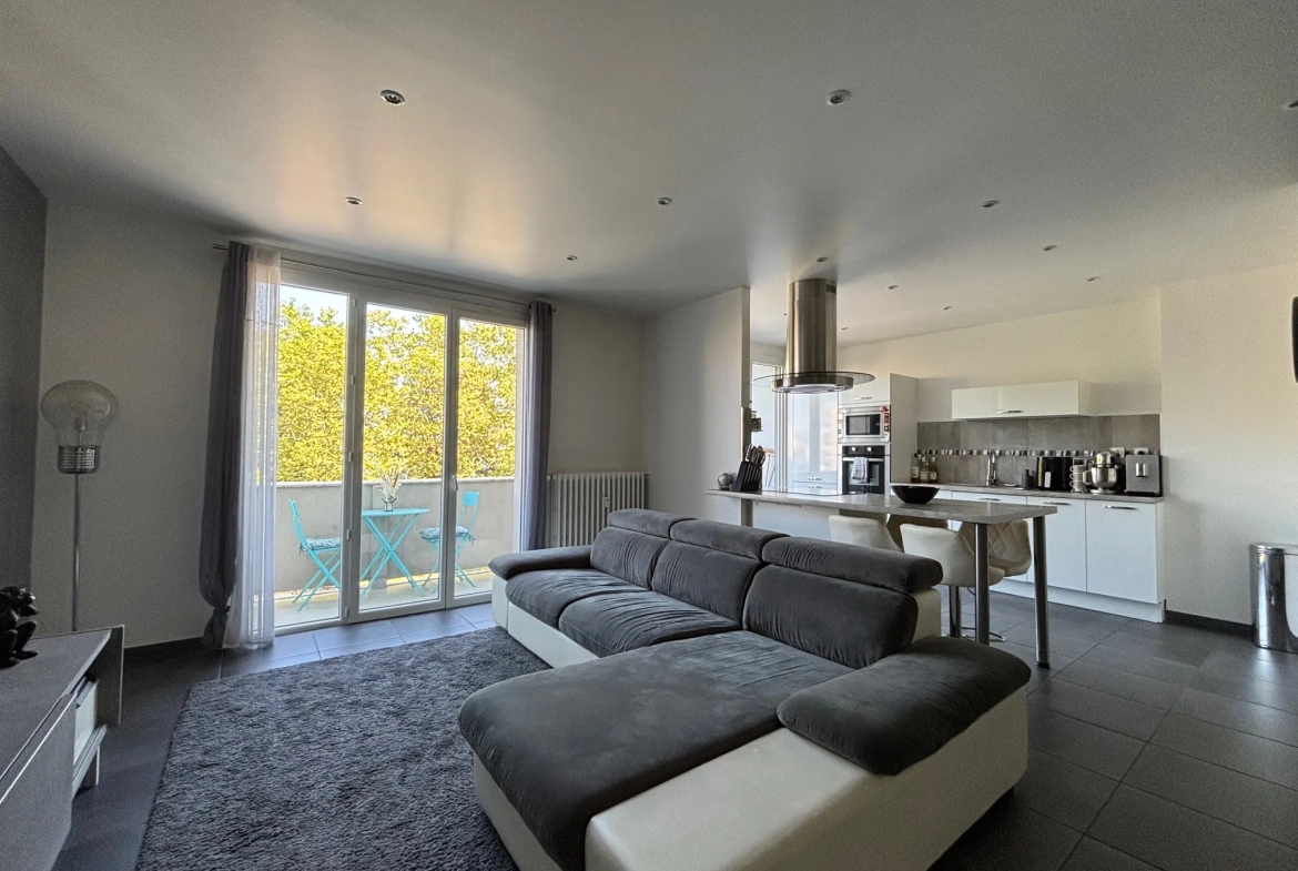 Appartement T4 rénové de 77,01 m² avec balcon à Saint-Étienne 
