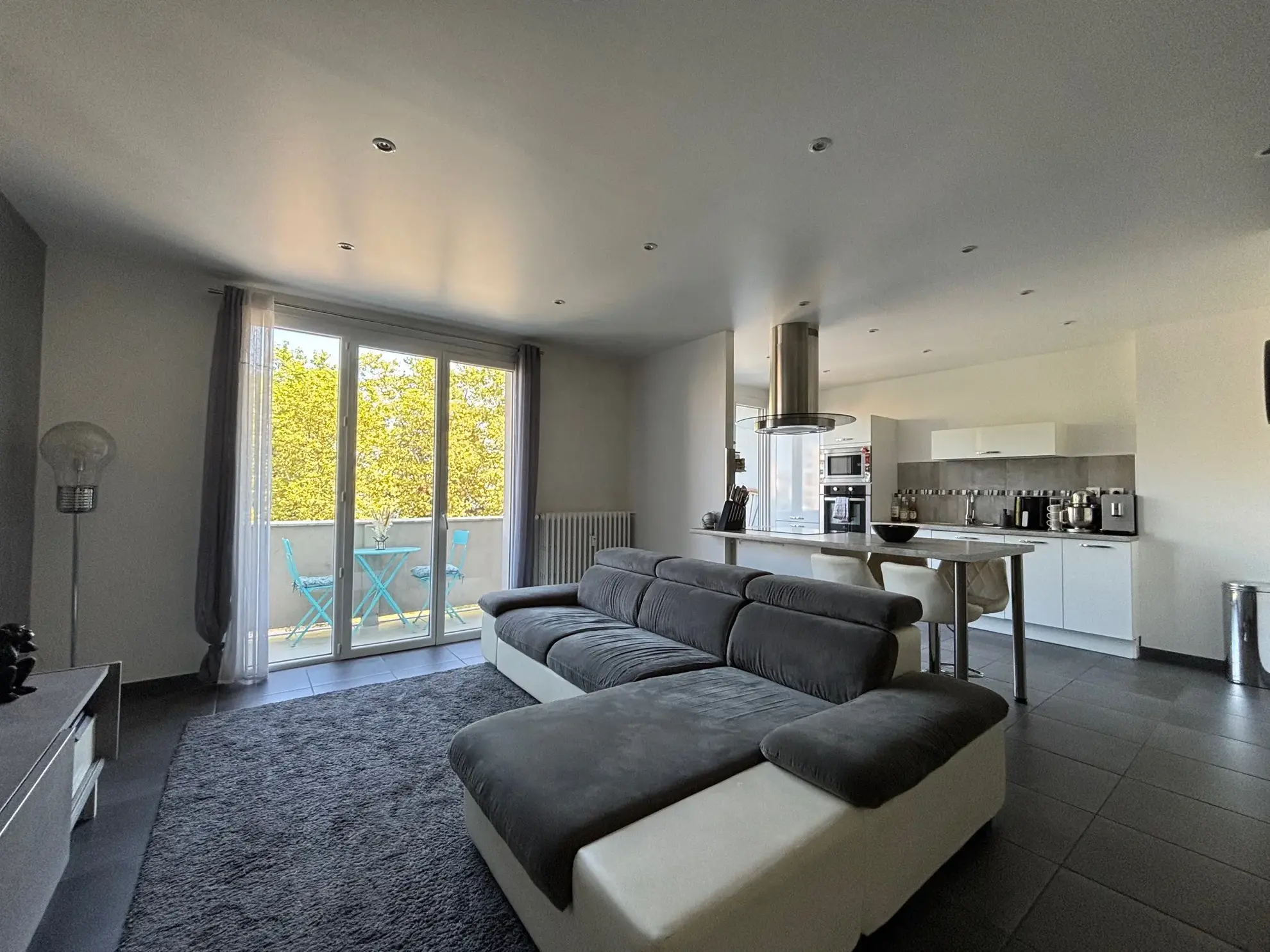 Appartement T4 rénové de 77,01 m² avec balcon à Saint-Étienne 