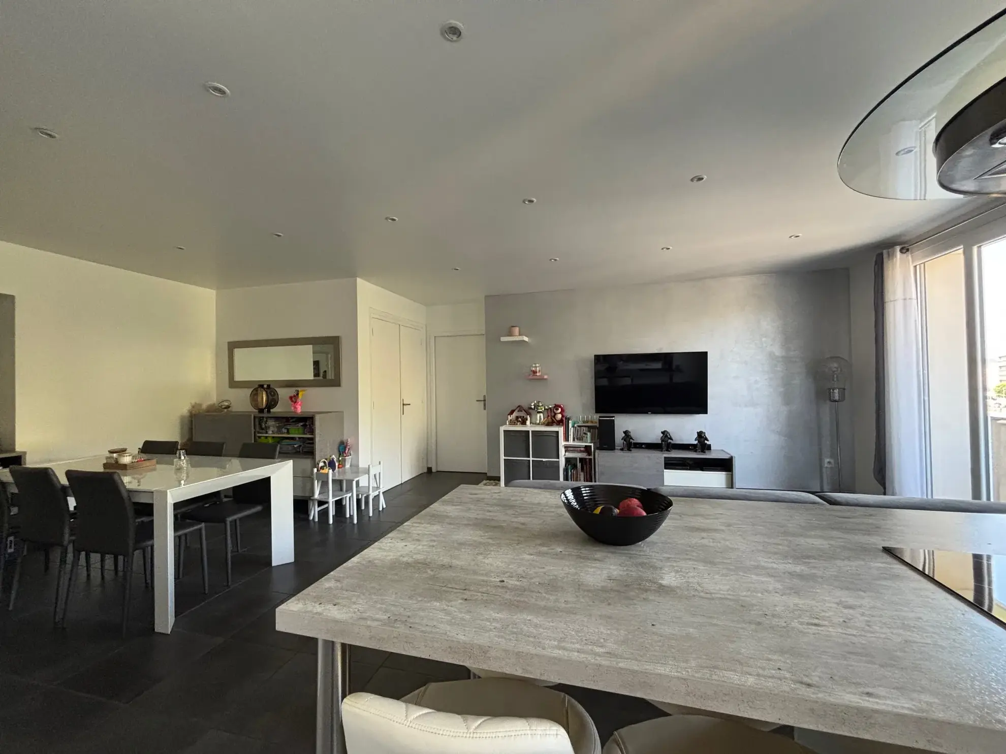 Appartement T4 rénové de 77,01 m² avec balcon à Saint-Étienne 