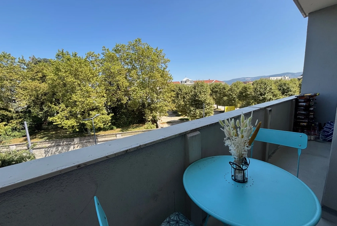 Appartement T4 rénové de 77,01 m² avec balcon à Saint-Étienne 