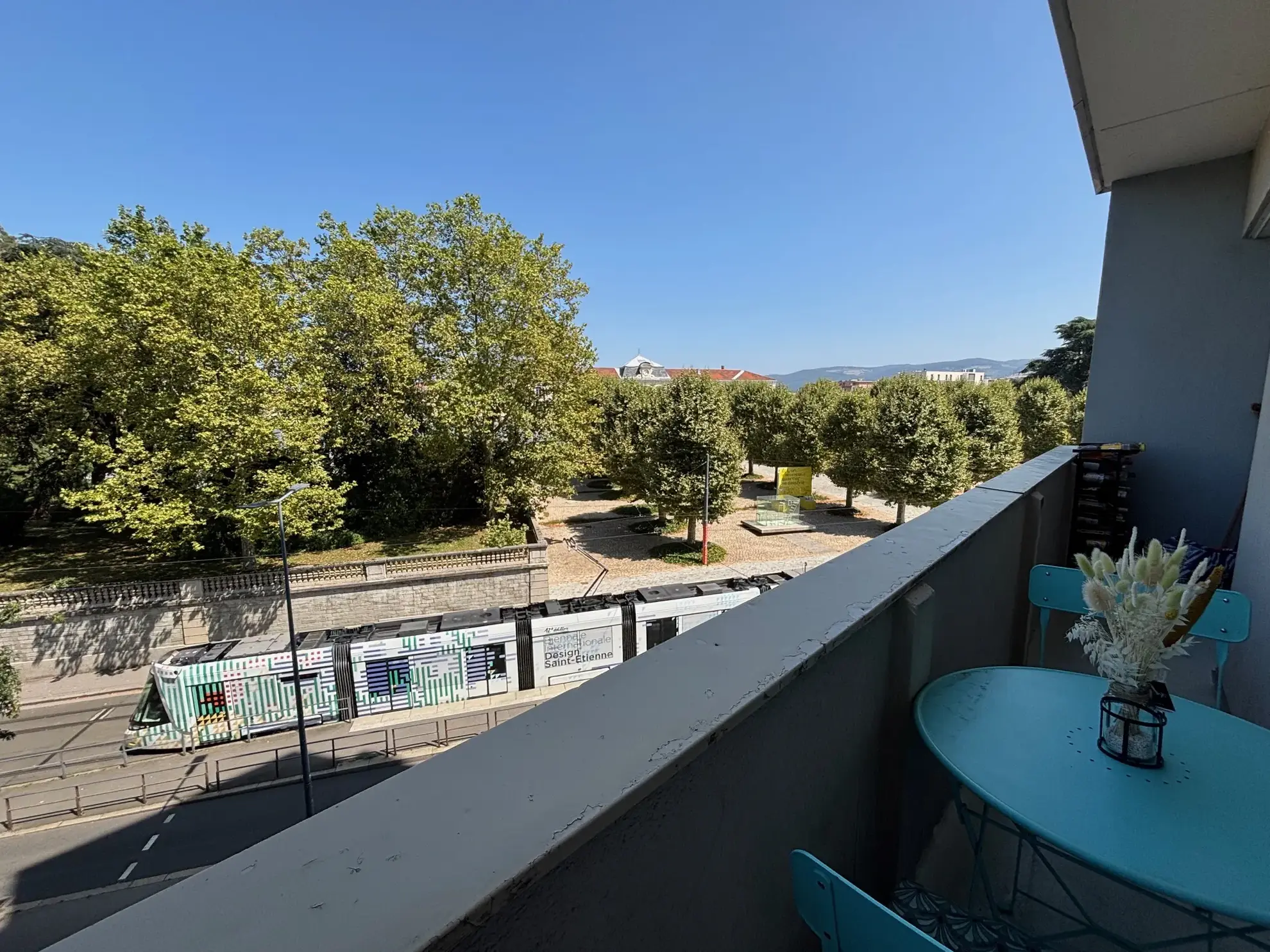 Appartement T4 rénové de 77,01 m² avec balcon à Saint-Étienne 