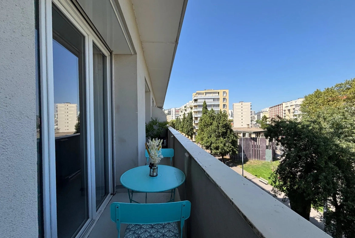 Appartement T4 rénové de 77,01 m² avec balcon à Saint-Étienne 