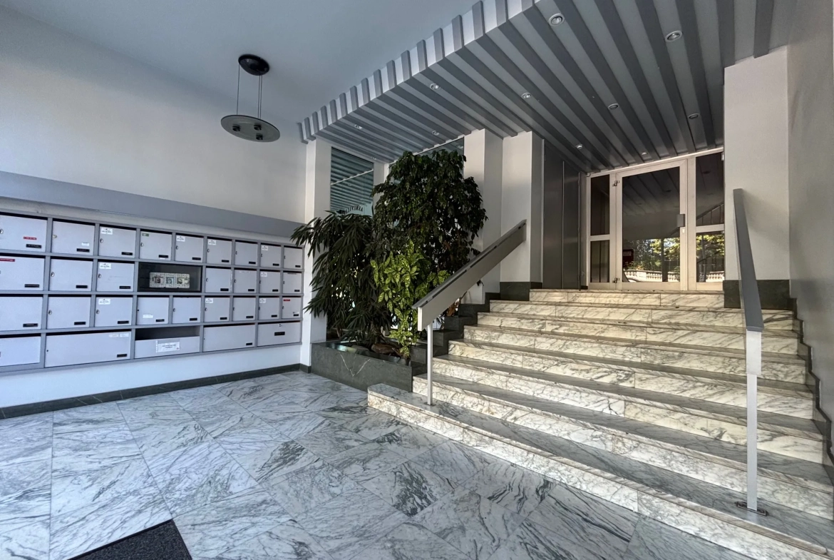 Appartement T4 rénové de 77,01 m² avec balcon à Saint-Étienne 
