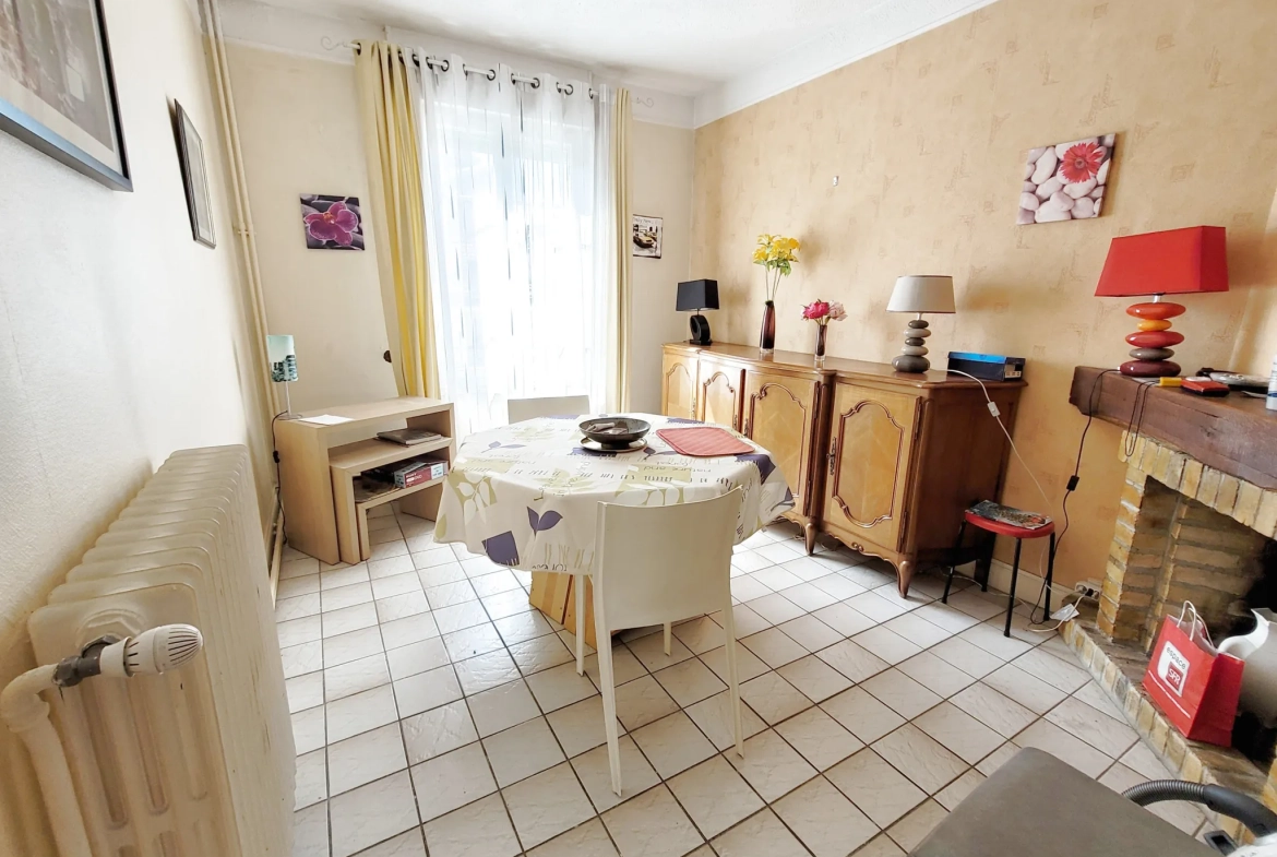 Maison de ville à vendre à Sainte-Savine proche Troyes avec jardin et cachet 