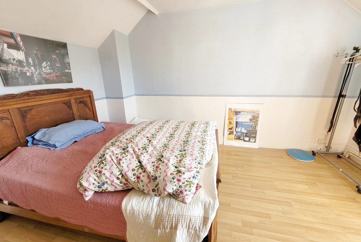 Maison de ville à vendre à Sainte-Savine proche Troyes avec jardin et cachet 