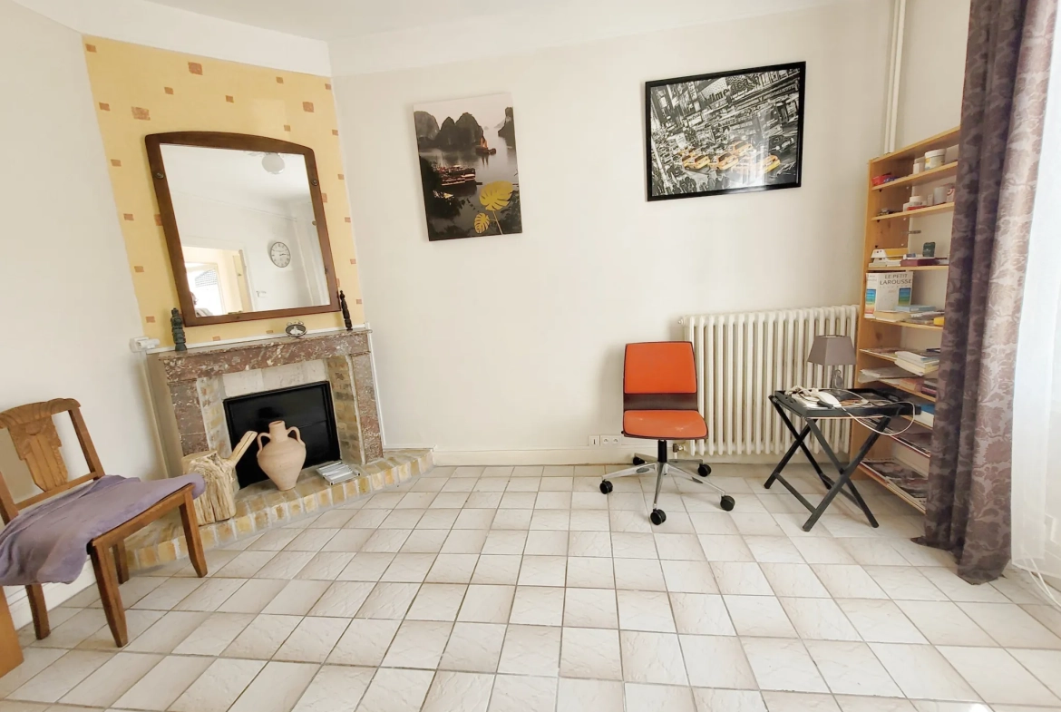 Maison de ville à vendre à Sainte-Savine proche Troyes avec jardin et cachet 